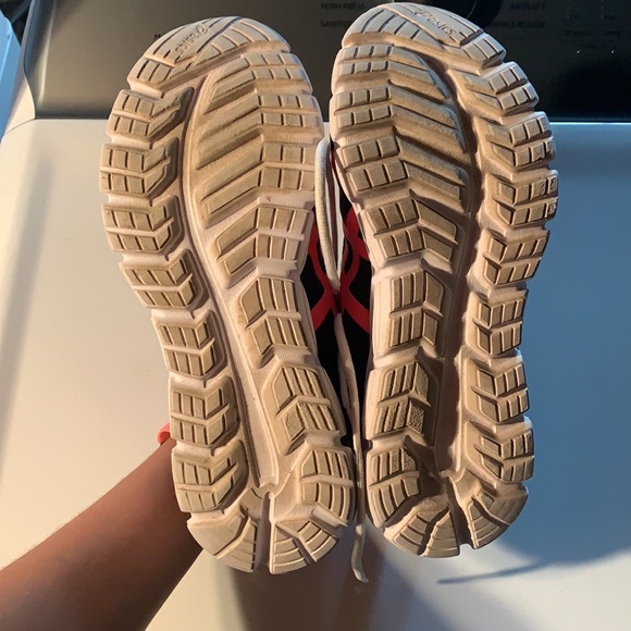 ASICS - Picture 2 of 6